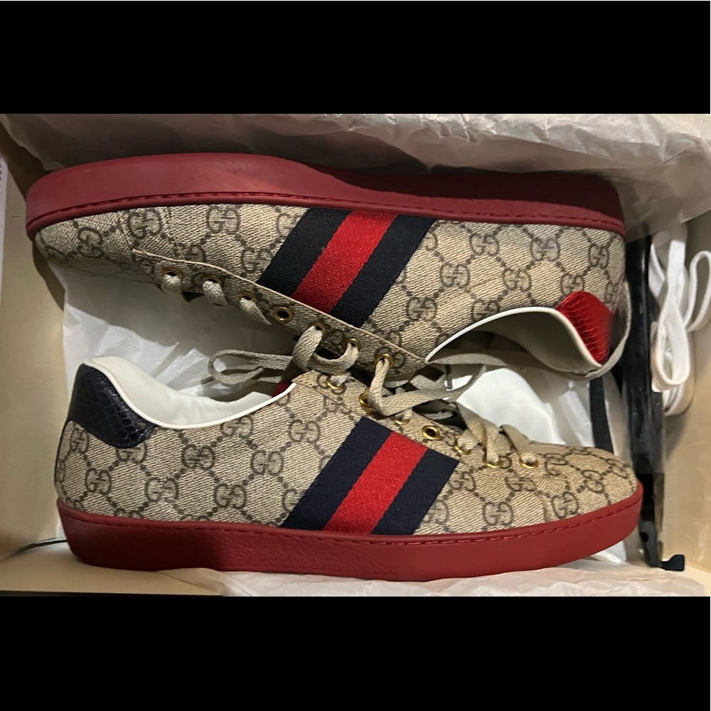 Gucci monogram sneakers like new size 10